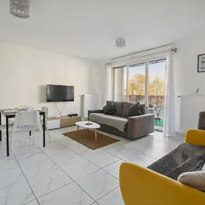 Chic Apart With Balcony Near Paris Ivry-sur-Seine