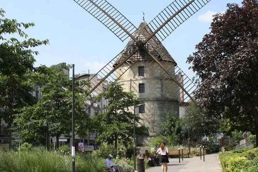 Holiday home Spacieuse Maison, Paris A 500M, Parking & Jardin Ivry-sur-Seine